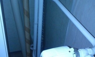 Výměna radiátorů v panelovém domě (2 pokoje) - stav před realizací