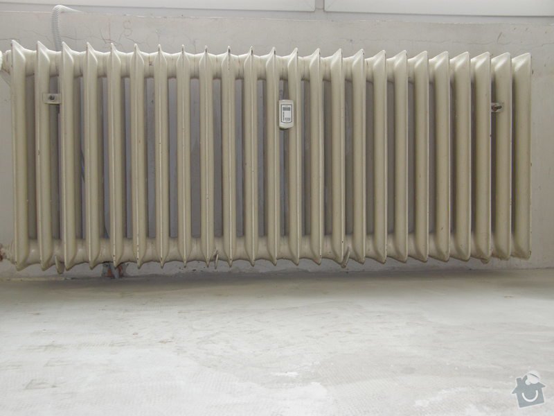 Demontáž 2 ks litinových radiátorů včetně likvidace, : P8200208