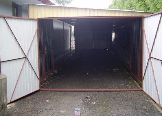 Plechová garáž