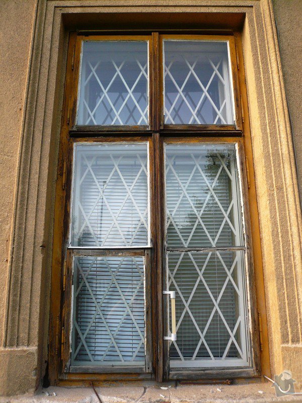 Natření/napuštění bezbarvým Luxolem, oprava a kytování  8mi dřevěných venkovních oken: okno_04-1