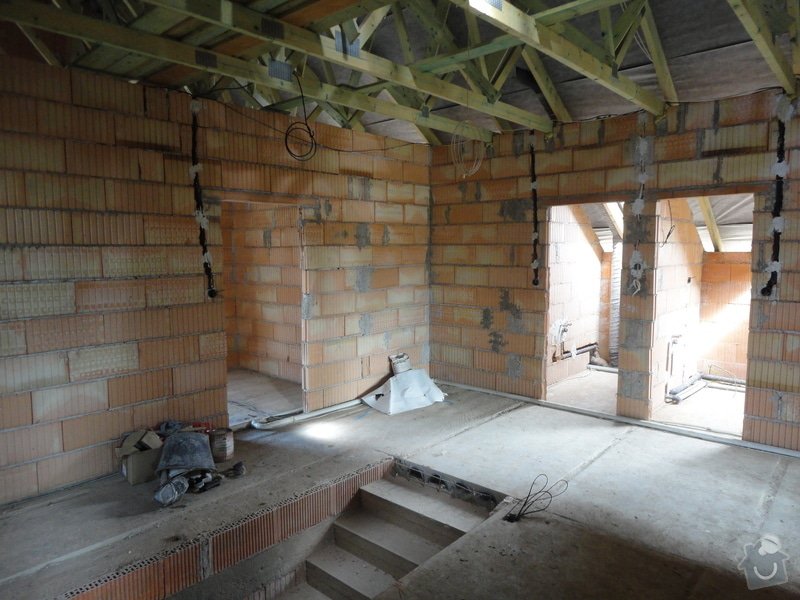 Dokončení střechy a štítů rod.domu ve fázi hrubé stavby: DSC02746