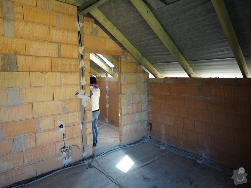 Dokončení střechy a štítů rod.domu ve fázi hrubé stavby: DSC02782