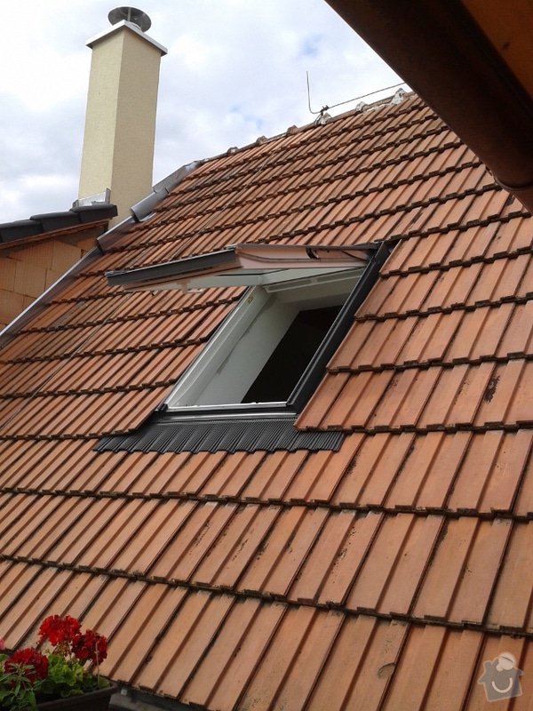 Rekonstrukce podkroví: montaz-stresniho-okna-velux_Velux2