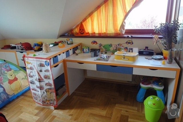 Nábytek do dětského pokoje: psaci_stul_a_supliky