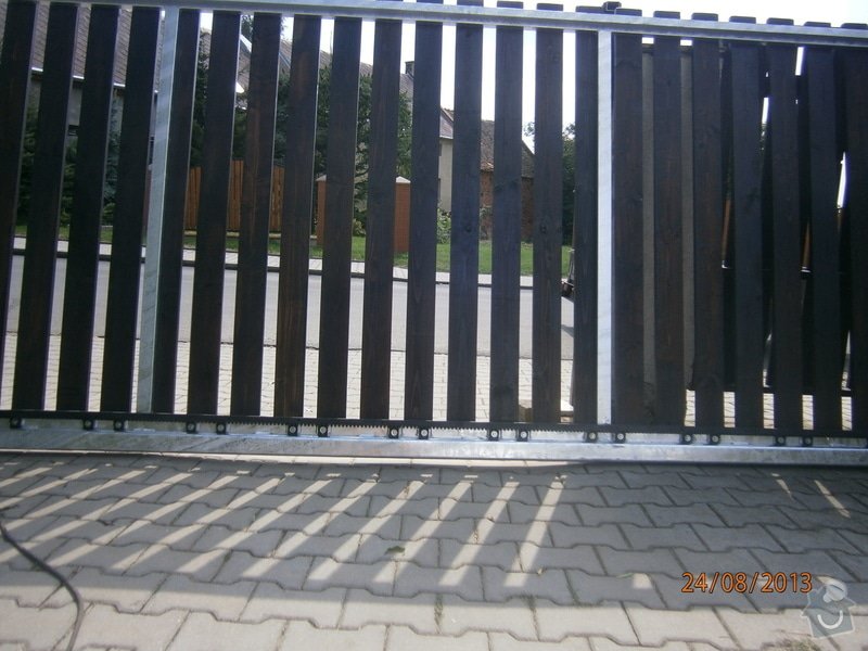 Posuvná brána s pohonem: P8241466