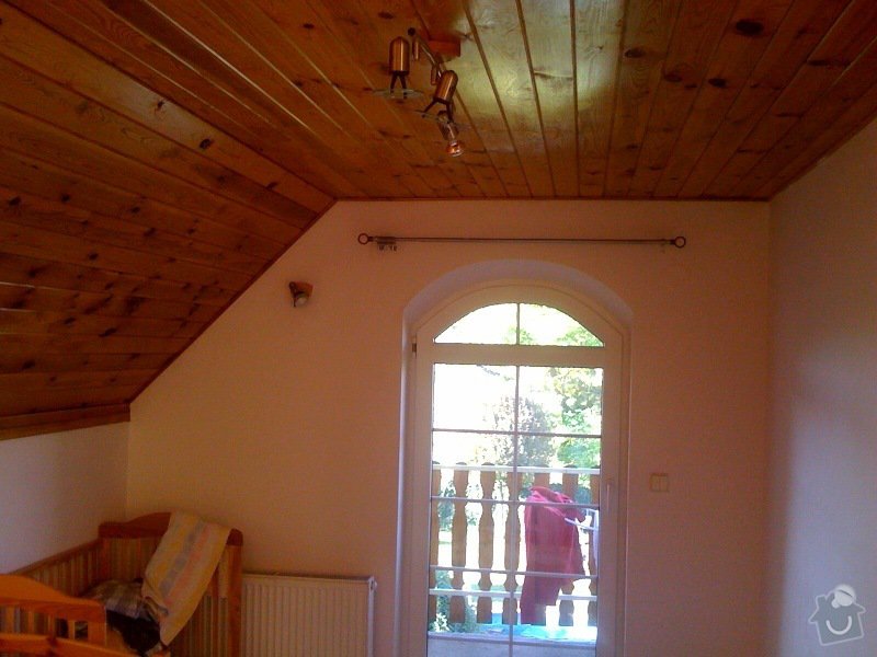 Instalace dvou střešních oken a nové sádrokartonové stropy (2 pokoje): pokoj_levy