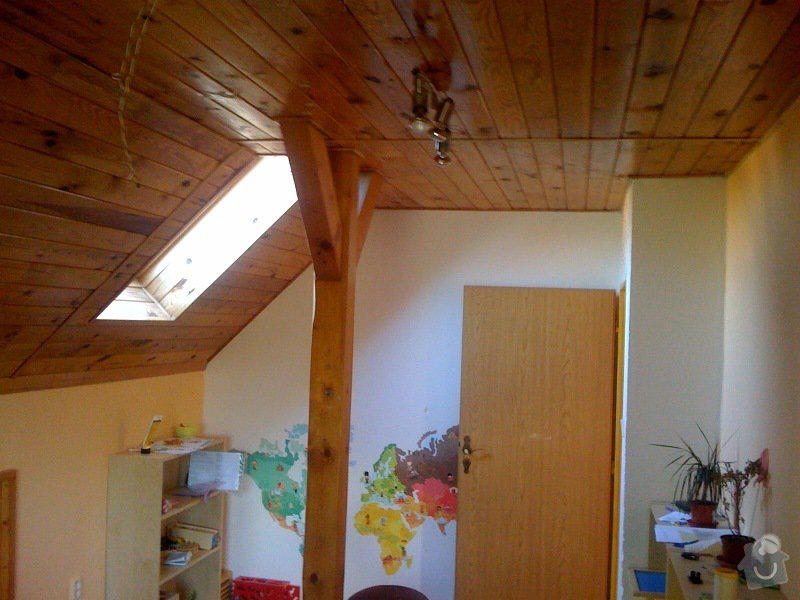 Instalace dvou střešních oken a nové sádrokartonové stropy (2 pokoje): pokoj_pravy_2