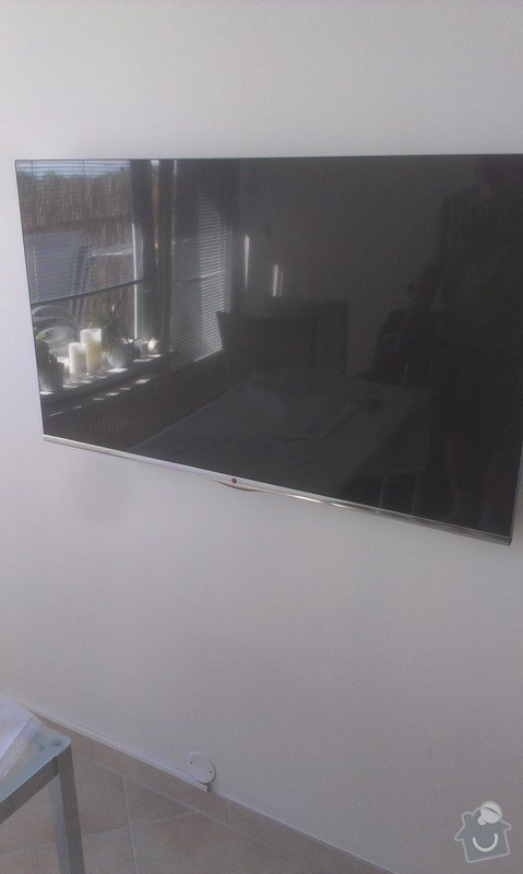 Připevnění LED televize na zeď + schování kabeláže: hodinovy_manzel_praha-5