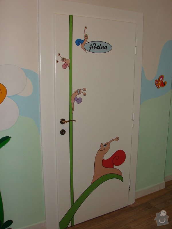Nástěnná malba pro miniškolku v roce 2012, 2013 + Renovace a výzdoba dveří samolepkami: renovace-a-vyzdoba-dveri-samolepkami_DSC09419