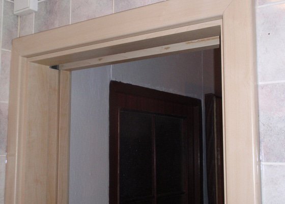 Sádrokartonová příčka a strop + vestavěné skříně a dveře do pouzdra