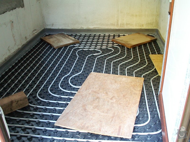Montáž podlahového topení a technologie kotelny.: PICT6647