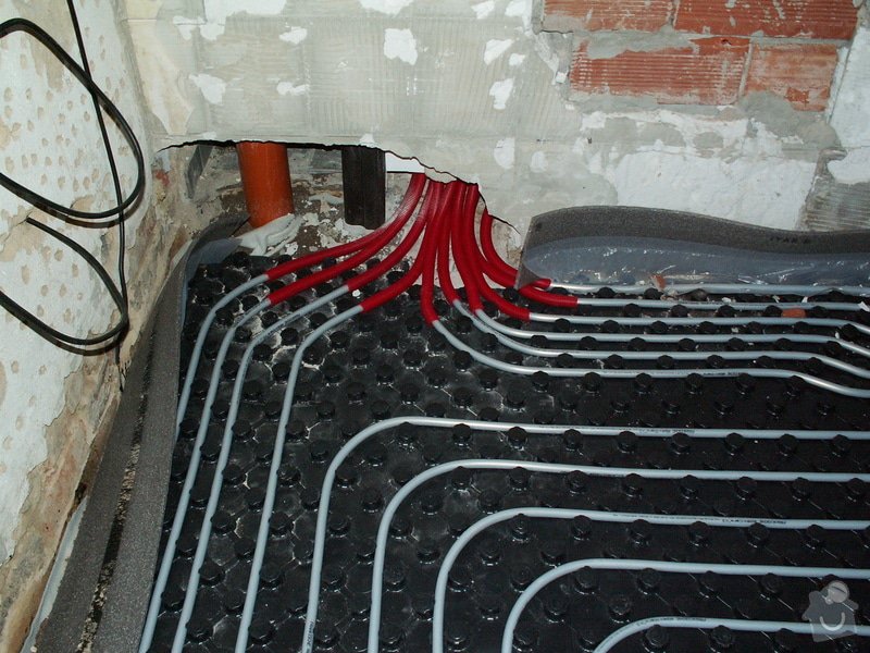 Montáž podlahového topení a technologie kotelny.: PICT6657
