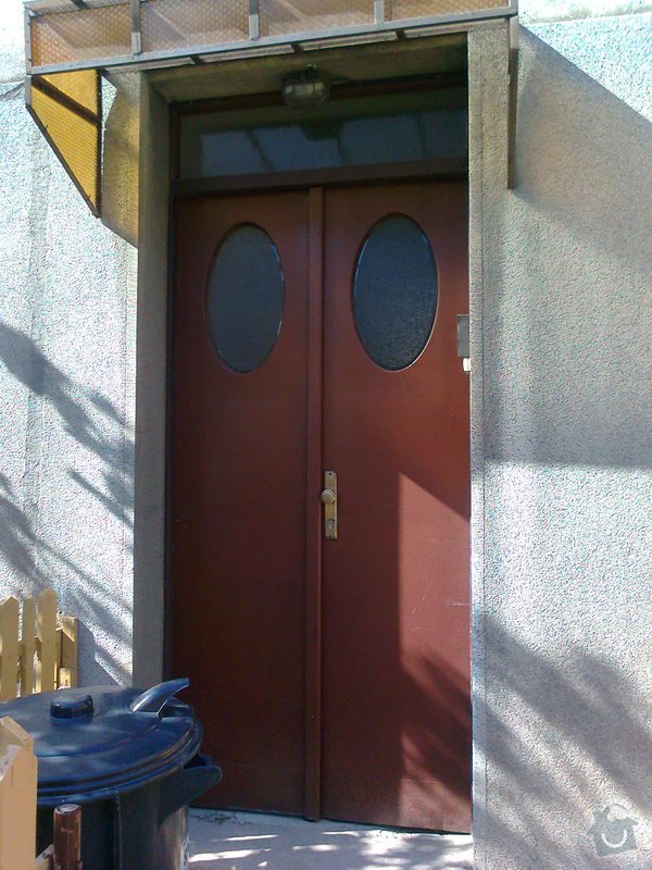 Dvoukřídlé vstupní dveře do domu: fotografie0096
