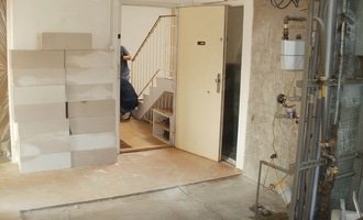 Rekonstrukce bytového jádra, stavební úpravy kuchyně a chodby