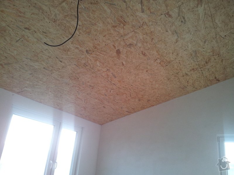 Zednické začištění oken a zdí, perlinka, lepidlo a štuk. Suché podlahy Fermacell s podsypem a polystyrenem. Montáž parotěsné folie a OSB desek na strop. Ozdobné lamely na strop. Plovoucí podlaha. Pokládka dlažby.: foto_4