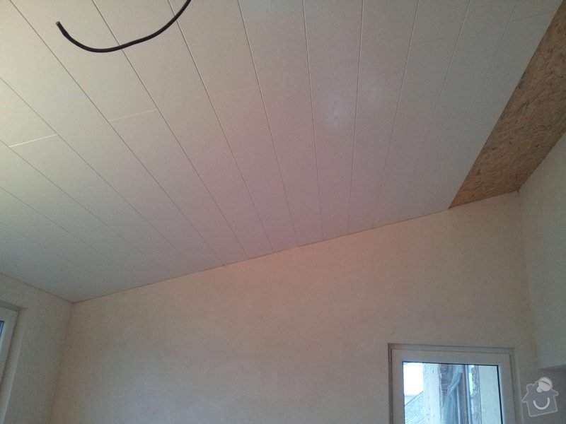 Zednické začištění oken a zdí, perlinka, lepidlo a štuk. Suché podlahy Fermacell s podsypem a polystyrenem. Montáž parotěsné folie a OSB desek na strop. Ozdobné lamely na strop. Plovoucí podlaha. Pokládka dlažby.: foto_6