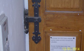 Repase vchodových dřevěných dveří - stav před realizací