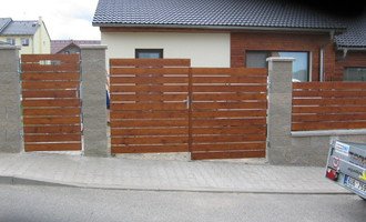 3ks plotových polí,branka a dvoukřídlá brána