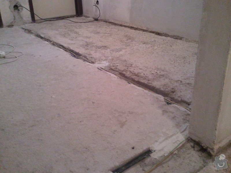 Vyrovnani betonove podlahy 15m2 (chodba v panelaku 7p.): 20130619_094424