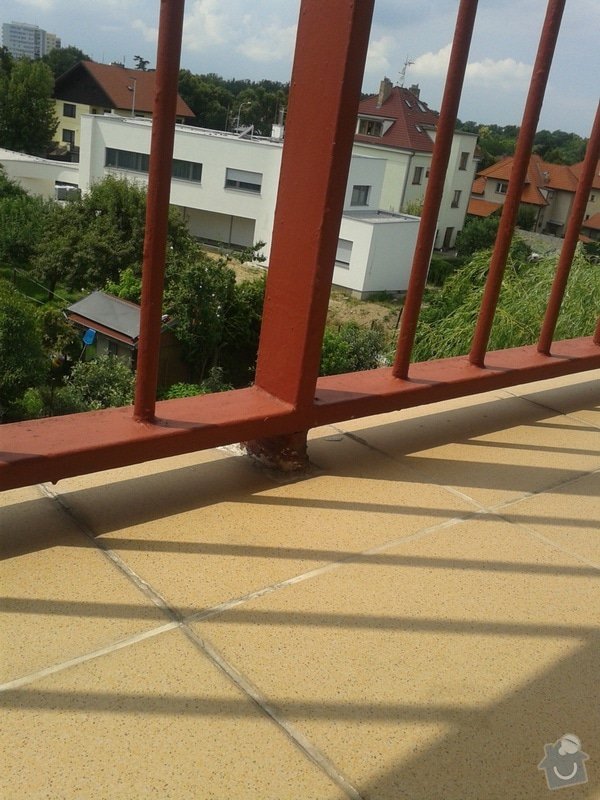 Zámečnické/svářečské práce - posunutí balkónového zábradlí: bb