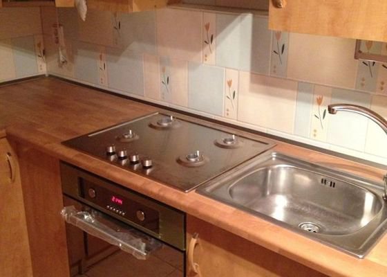 Výměna elektrospotřebičů a pracovní kuchyňské desky