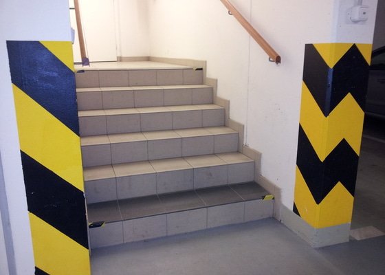 Nájezdová rampa na schody pro kočárek - stav před realizací