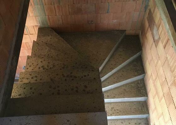 Betonové schodiště/bednění schodů