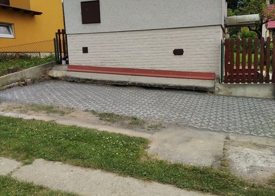 Parkovací místo vedle chatky v zahrádkářské osadě Hlučín