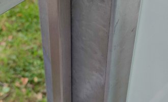 Zasklení-stříška,vchod panelového domu + repase zábradlí, popř. výměna