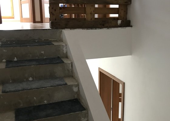 Obložení schodů a zábradlí(dřevo)