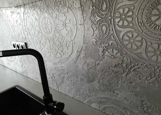 Dekorativní stěrka v kuchyni,efekt Stencil Mandala