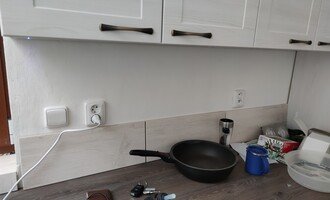 Obložení kuchyně a dokončení spárování obkladů koupelny a záchodu - stav před realizací
