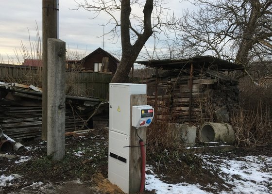 Přemístění elektrické přípojky z domu určeného k demolici do venkovního elektroměrného pilířku