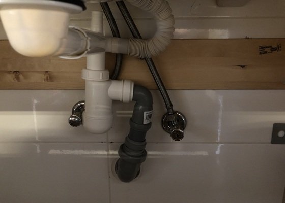 Oprava sifonu u koupelnového umyvadla