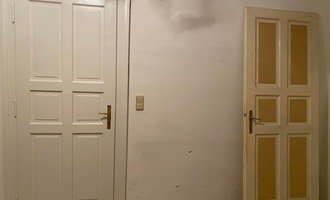 Renovace kazetových dveří a zárubní