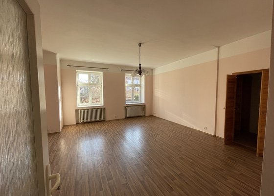 Renovace bytu 2kk (stěny, podlaha) - stav před realizací