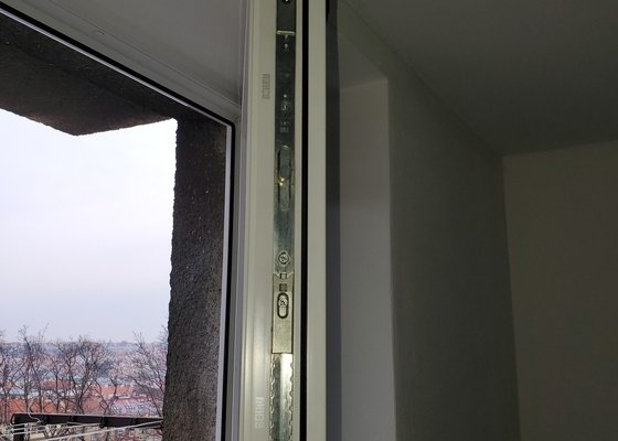 Oprava kování plastových balkonových dveří