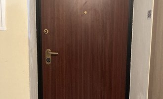 Výměna vchodových dveří do bytu - stav před realizací