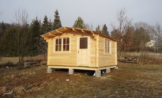Realizace dřevěné terasy před srubovým domkem, rozměr 2,5 x 4 m - stav před realizací