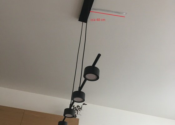 Zasekání kabelů od světel do stropu