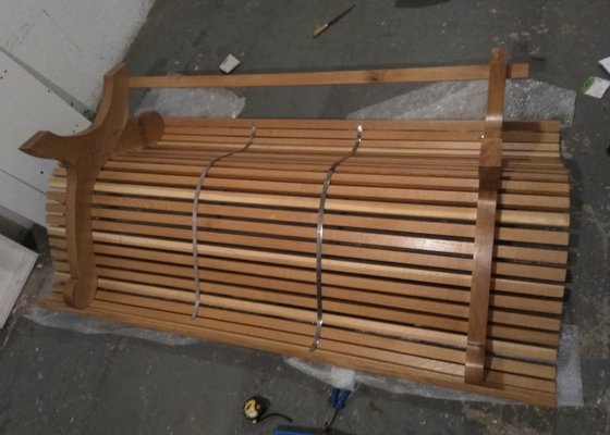 Výroba repliky dřevěné lavičky