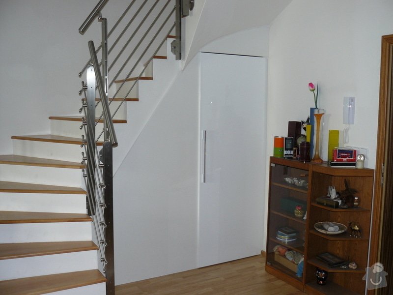 Ulozny prostor pod schody: vyrobu-2-uloznych-prostoru-vestavenych-skrini_P1060487.jpgschody_1