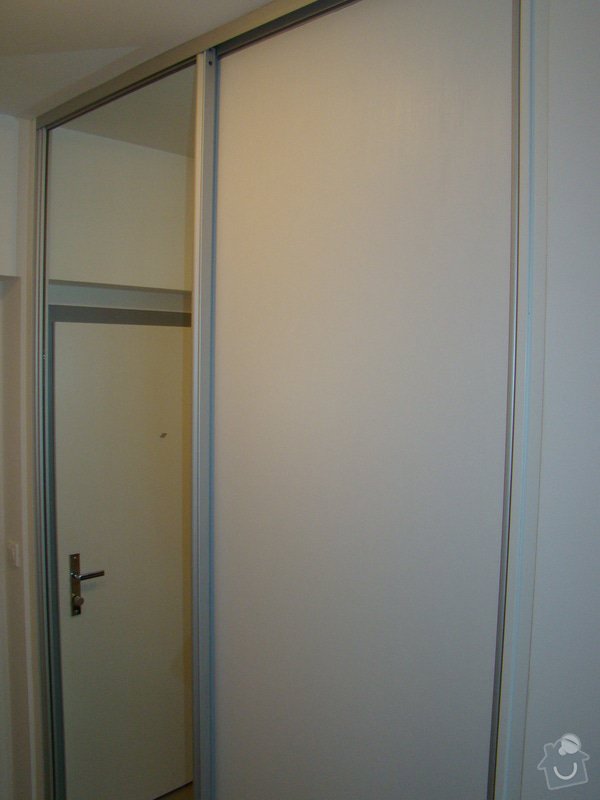 Vestavná skříň a koupelnový nábytek: DSC07532