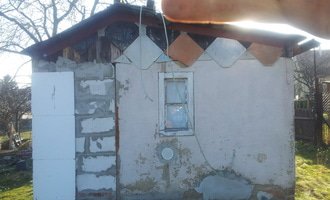 Střecha chatičky - zbourat původní a stavba nové - stav před realizací