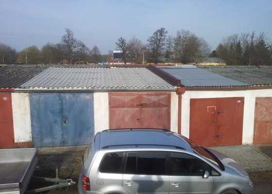 Oprava střechy garáže