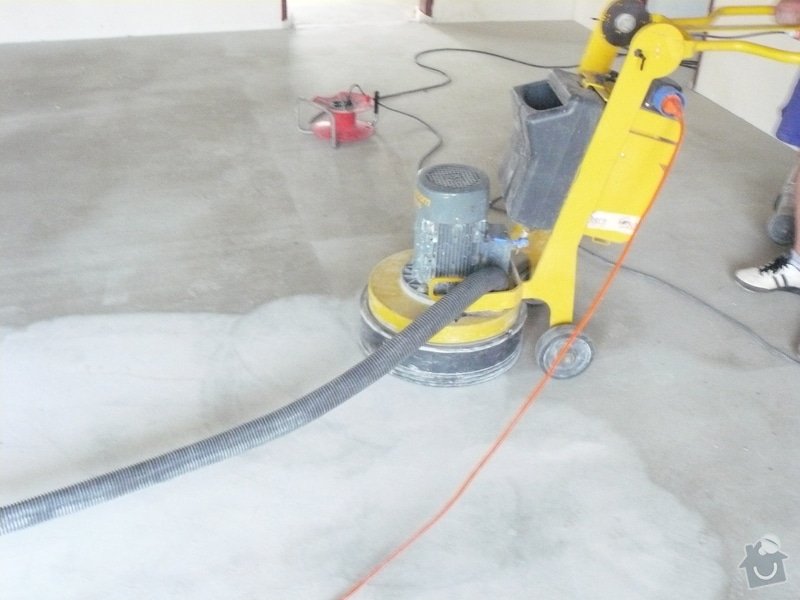 Zhotovení finální podlahy cementovým potěrem: stroje3
