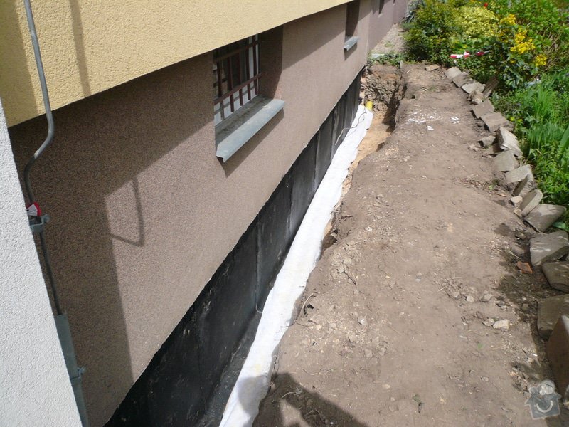 Izolace základu panelového domu: P1100640