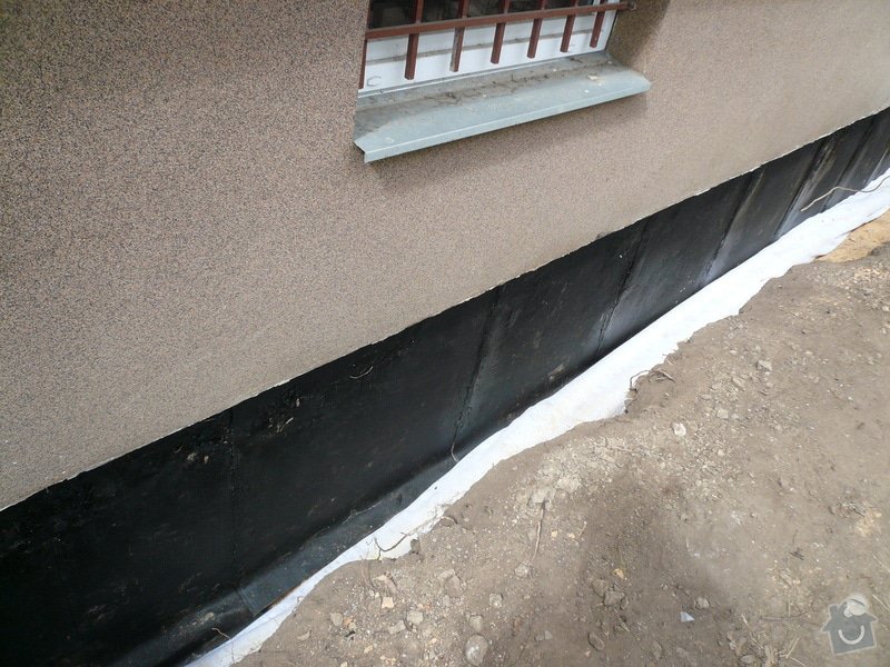 Izolace základu panelového domu: P1100641
