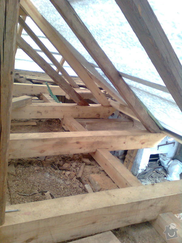 Rekonstrukce střechy - vazby, stavba komínů: Obraz0552