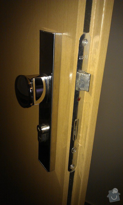 Výměna kování vstupních dveří za bezpečnostní: IMAG2883